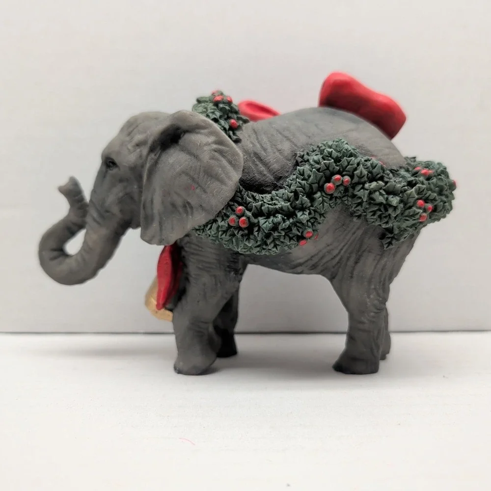 Christmas Elephant Figurine Resin Holiday Red Bow Gold Bell‎ 4.5